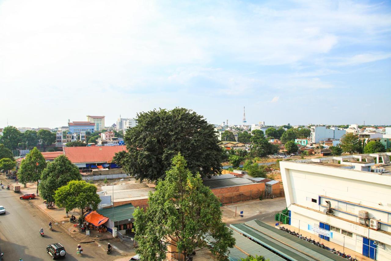 Khách Sạn Hồng Kông Buôn Ma Thuột Esterno foto